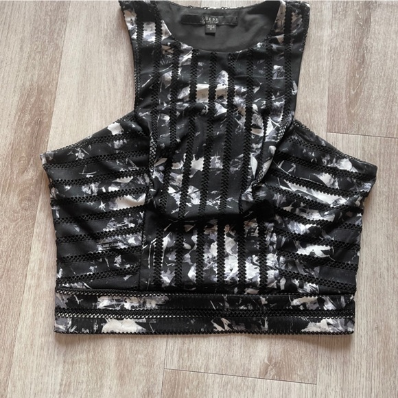 Guess Brand Black&White Crop Top. Class yet sexy. ZERO damage, zips up on side. - Picture 3 of 5